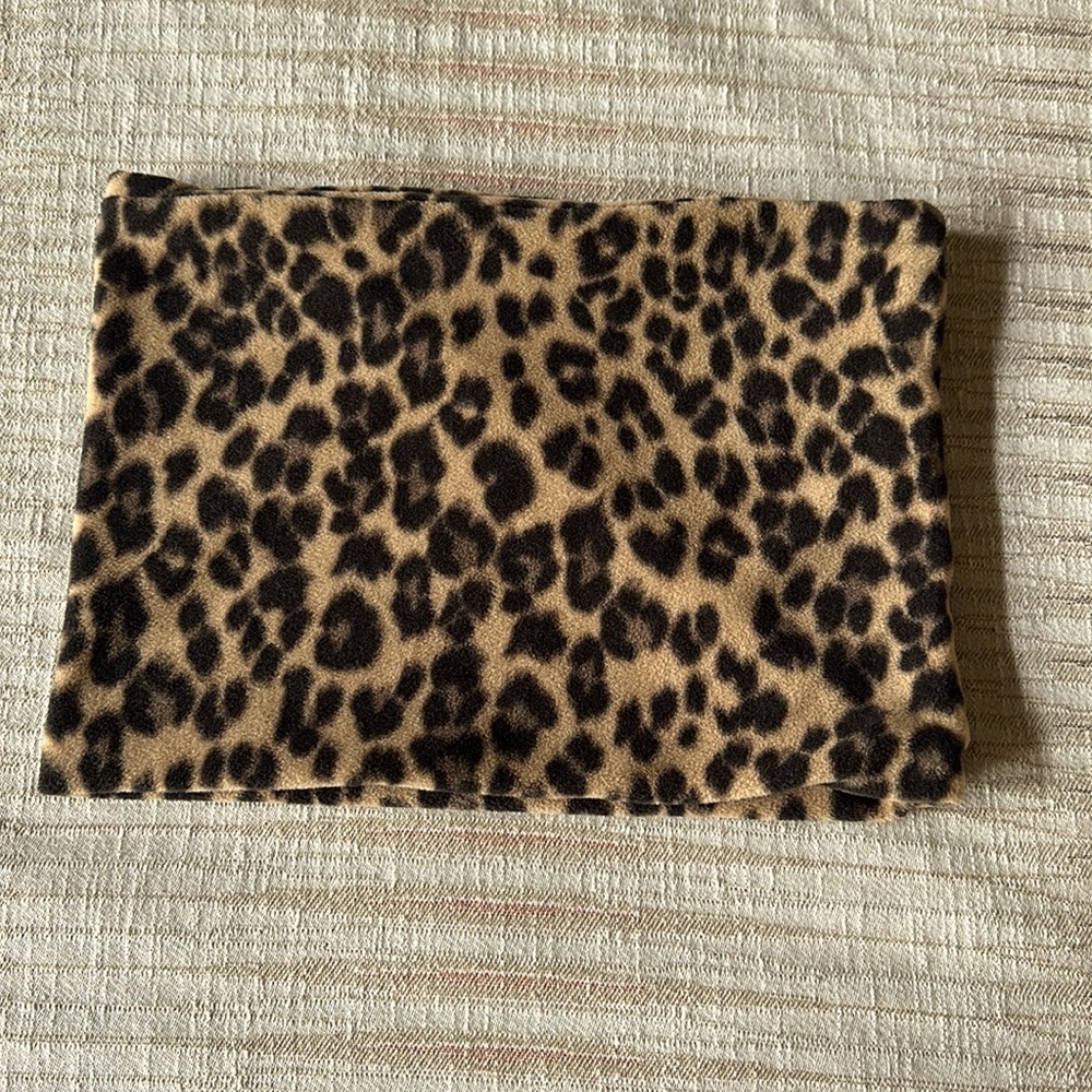 Old navy Leopard print, soft fleece, cozy neck wrap, infinity scarf